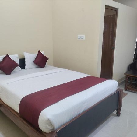 Hotel Vrs Residency Mysore Esterno foto