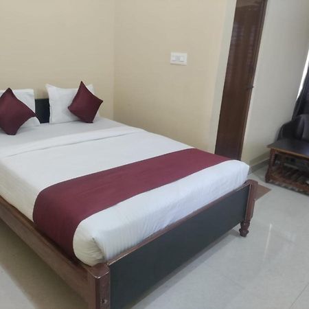 Hotel Vrs Residency Mysore Esterno foto