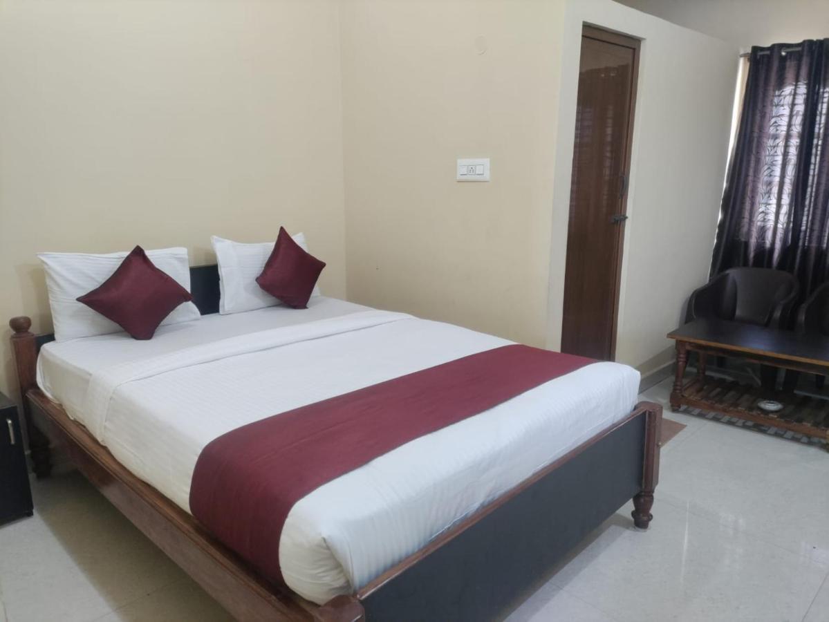 Hotel Vrs Residency Mysore Esterno foto