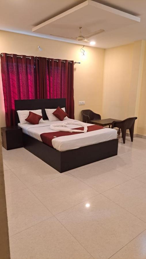 Hotel Vrs Residency Mysore Esterno foto