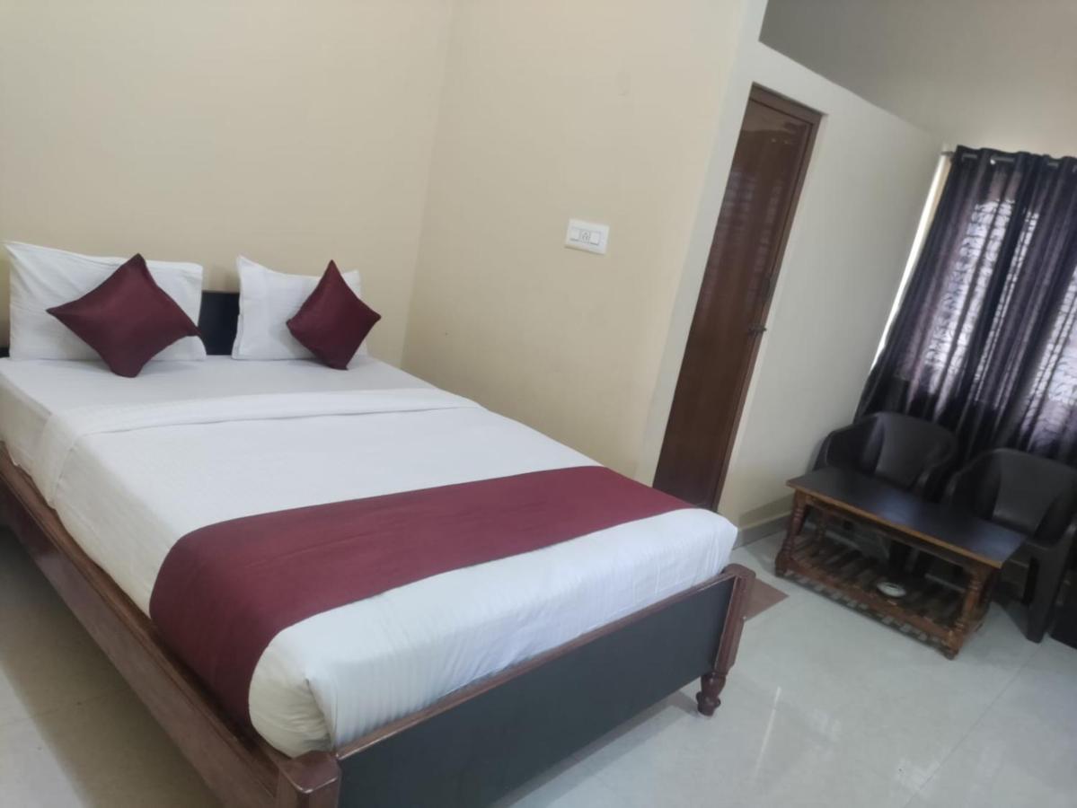 Hotel Vrs Residency Mysore Esterno foto