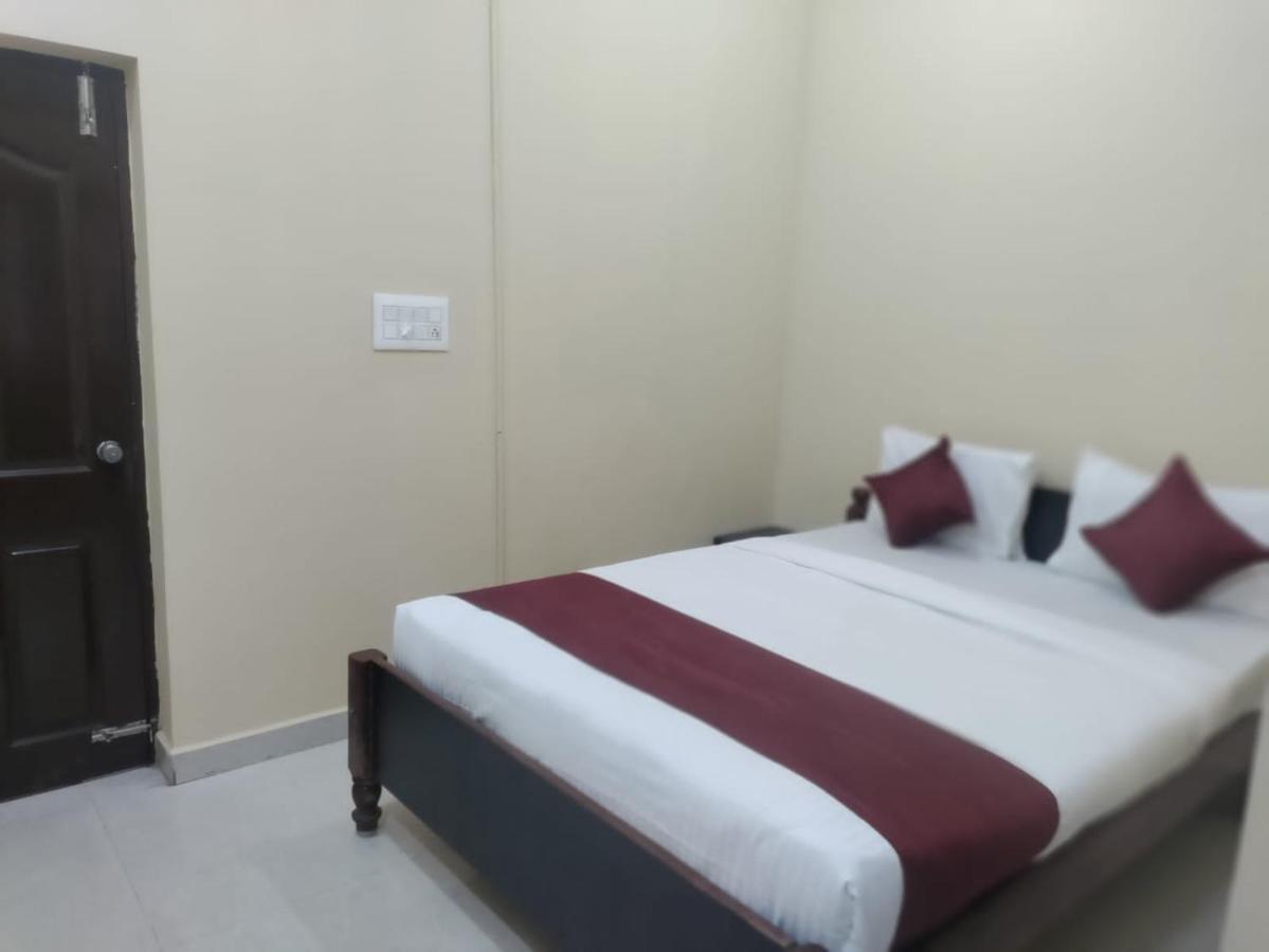 Hotel Vrs Residency Mysore Esterno foto